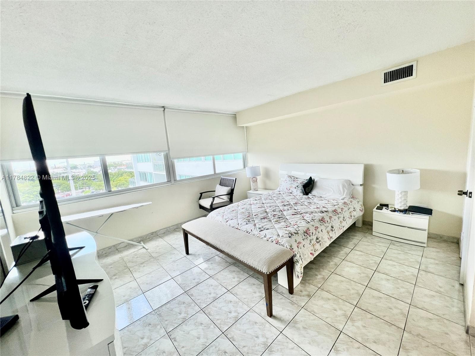 7135 Collins Ave # 621, Miami Beach FL 33141 — 25