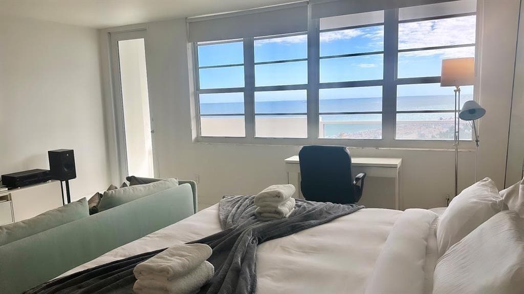 100 Lincoln Road # 1240, Miami Beach FL 33139 — 1
