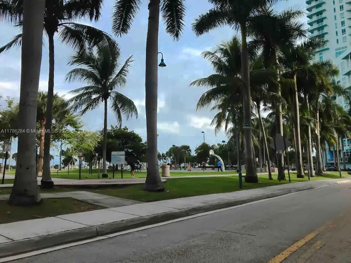 1717 N Bayshore Dr # 2741, Miami FL 33132 — 18