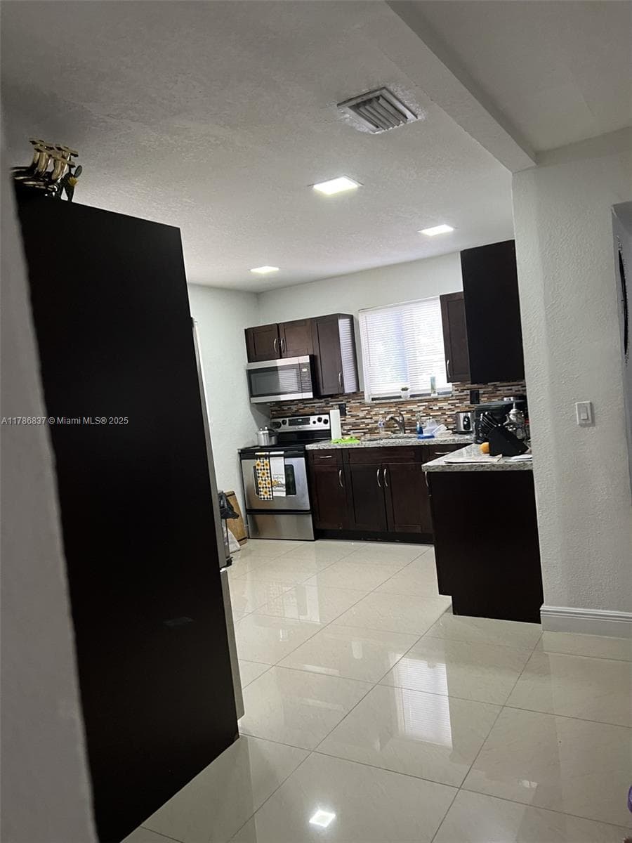 7225 SW 21st St, Miami FL 33155 — 6