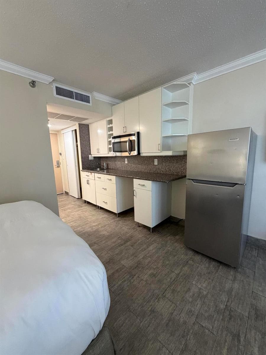 19201 Collins Avenue, Sunny Isles Beach FL 33160 — 17