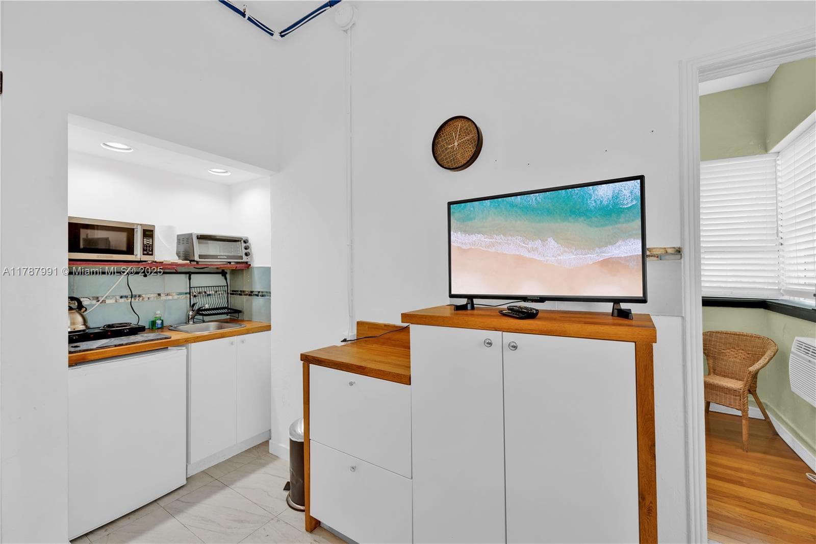 255 W 24th St # 136, Miami Beach FL 33140 — 3
