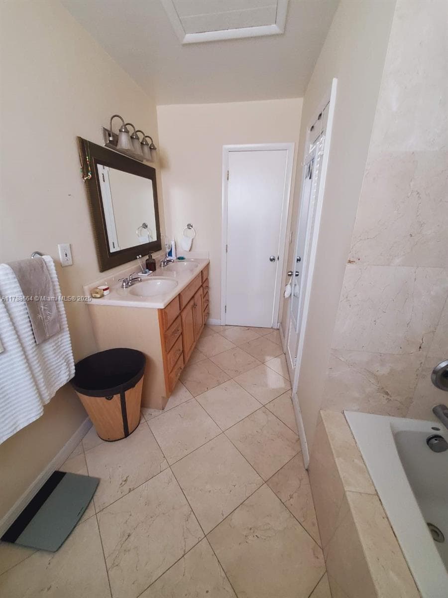 2020 NE 203rd St, Miami FL 33179 — 23