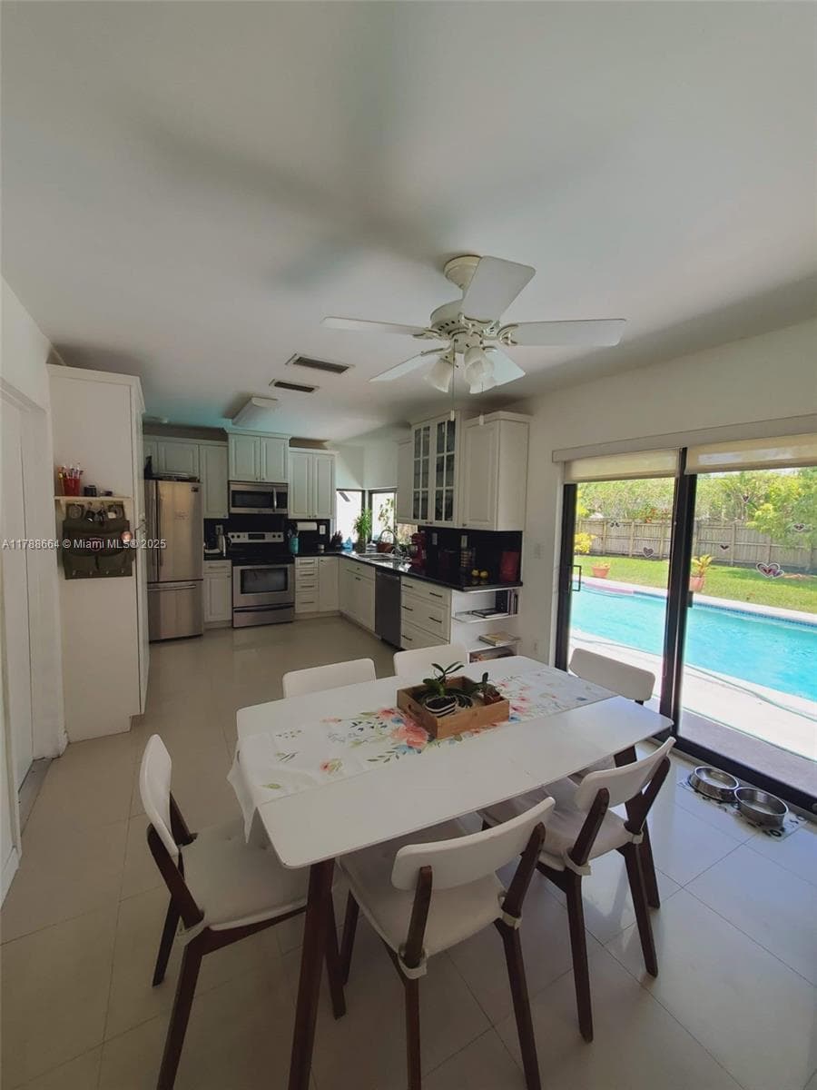 2020 NE 203rd St, Miami FL 33179 — 13
