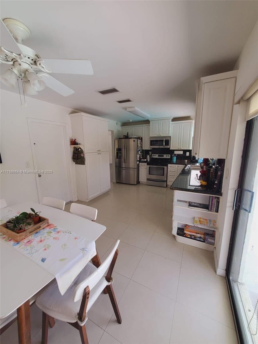 2020 NE 203rd St, Miami FL 33179 — 17