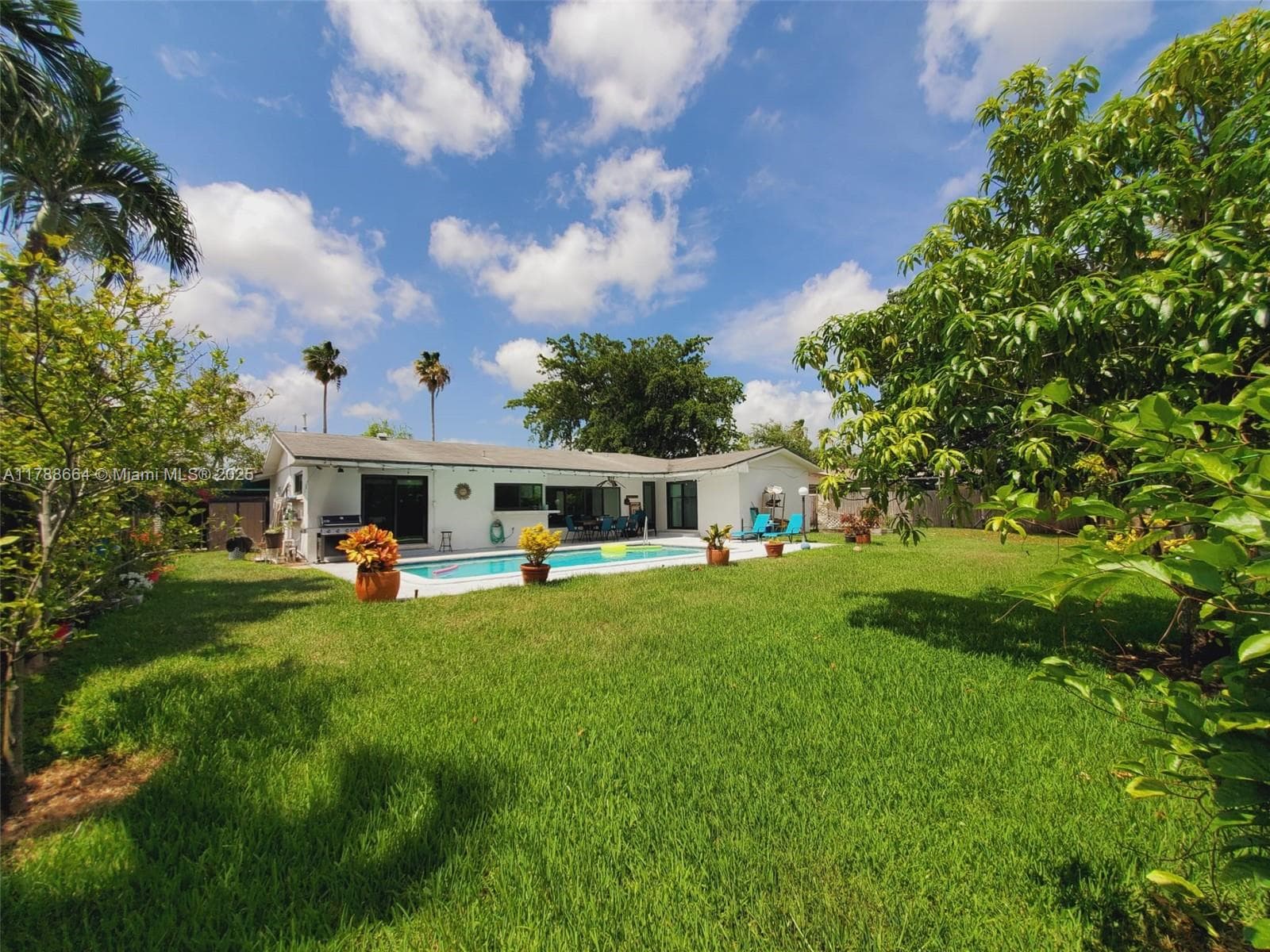 2020 NE 203rd St, Miami FL 33179 — 12