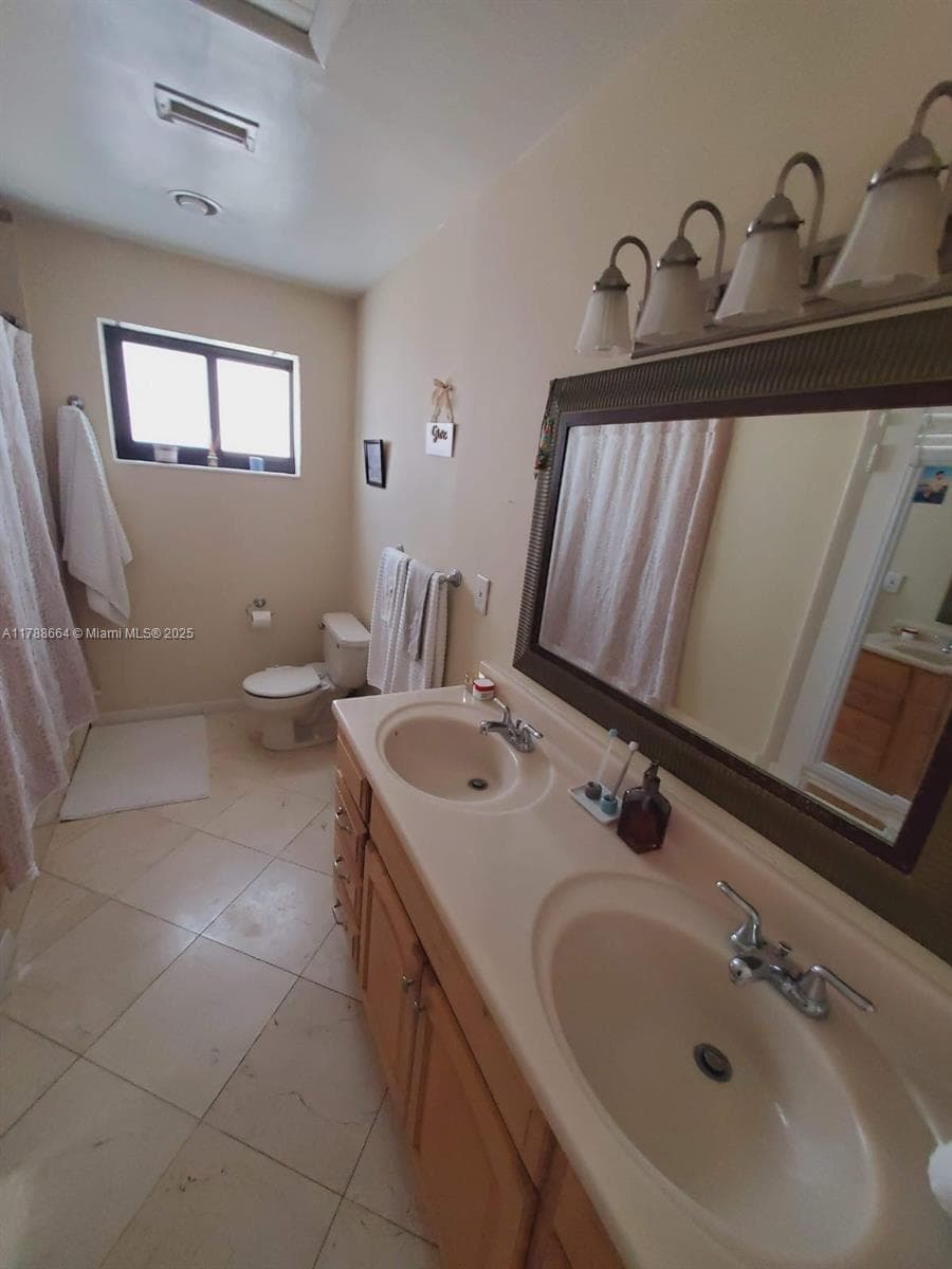 2020 NE 203rd St, Miami FL 33179 — 22