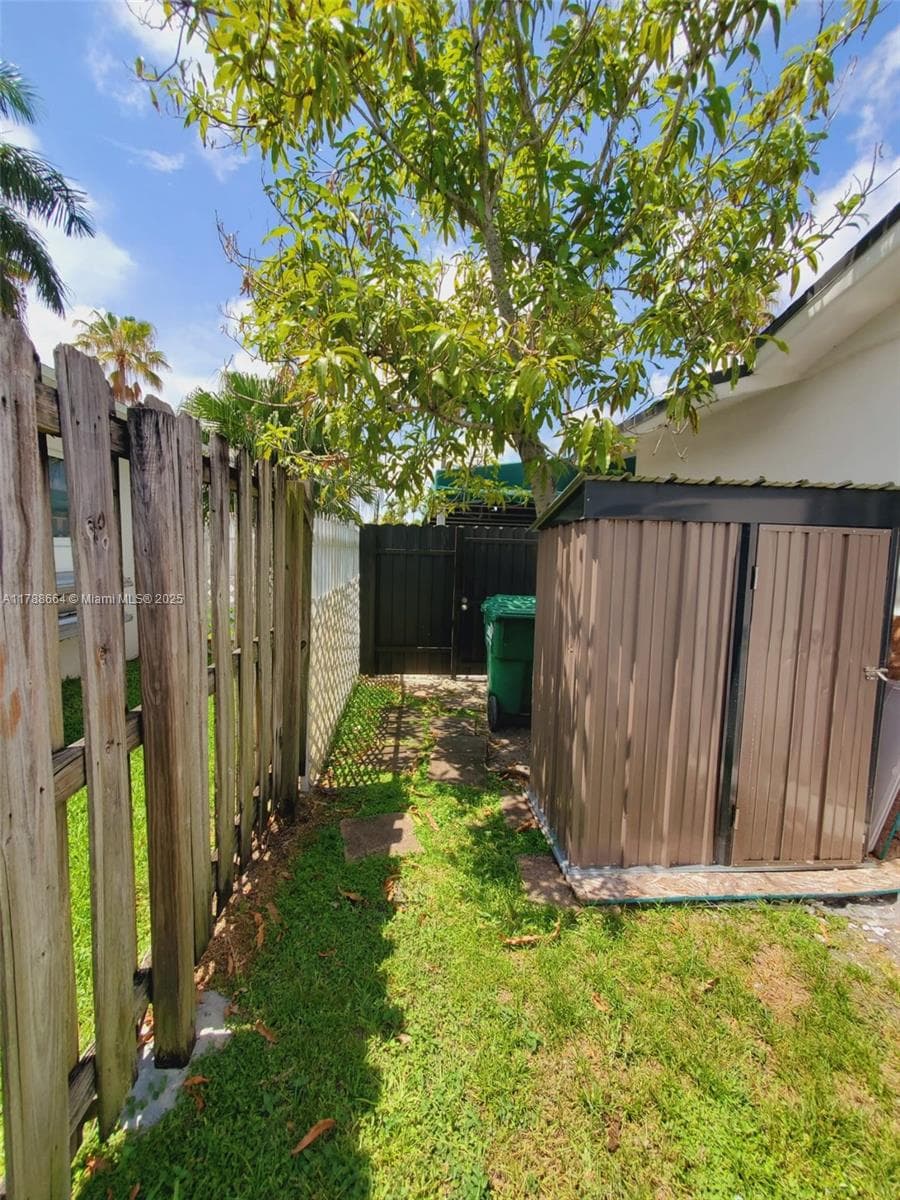 2020 NE 203rd St, Miami FL 33179 — 11