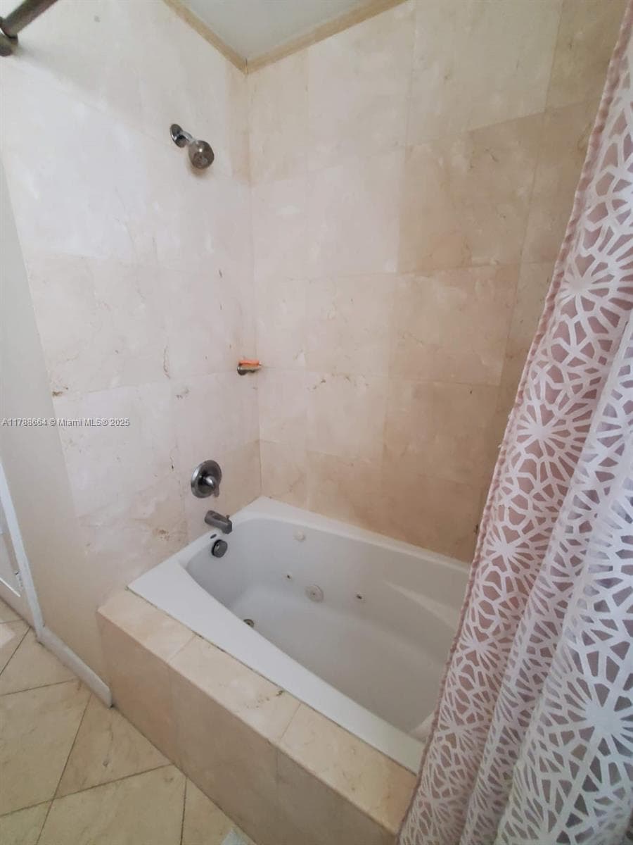 2020 NE 203rd St, Miami FL 33179 — 21