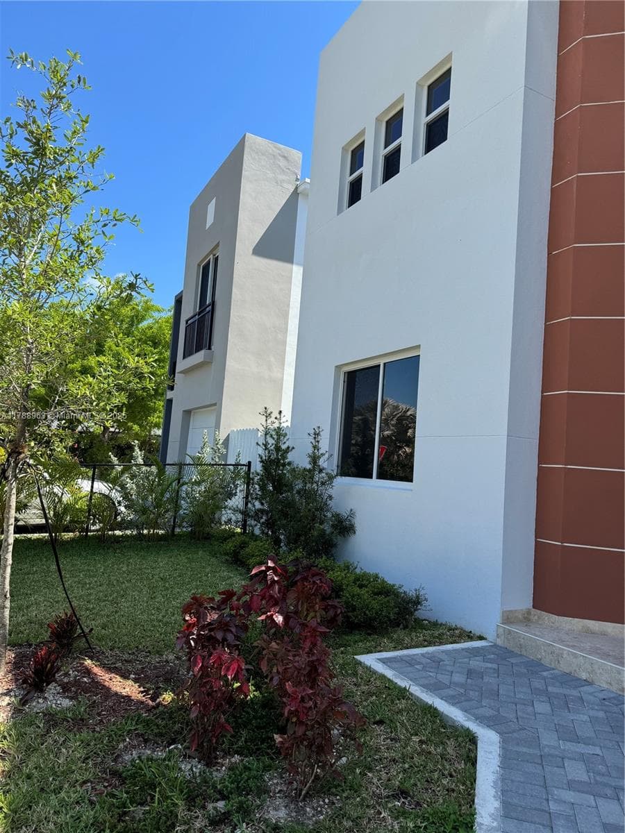 910 SW 24th Rd, Miami FL 33129 — 34