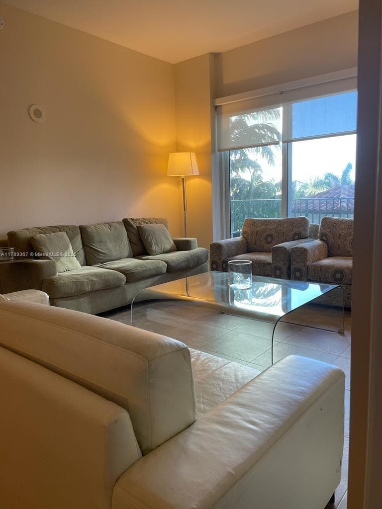 20000 E Country Club Dr # 405, Aventura FL 33180 — 2