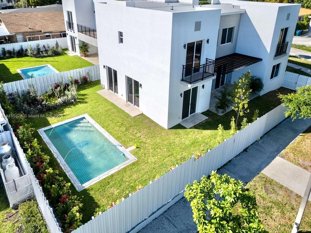 900 SW 24th Rd, Miami FL 33129 — 3