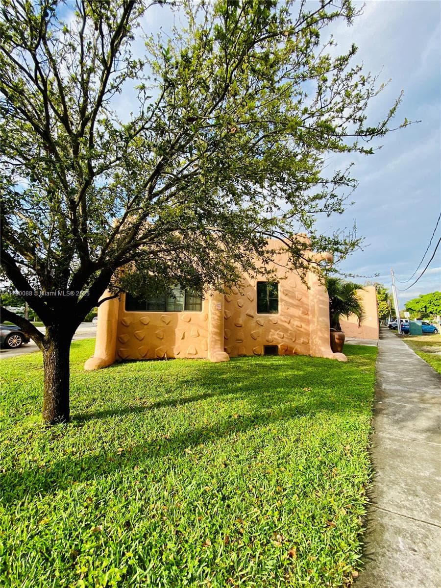 200 Azure Way, Miami Springs FL 33166 — 16