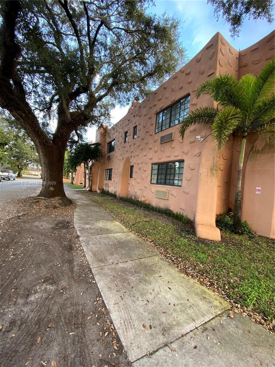 200 Azure Way, Miami Springs FL 33166 — 10