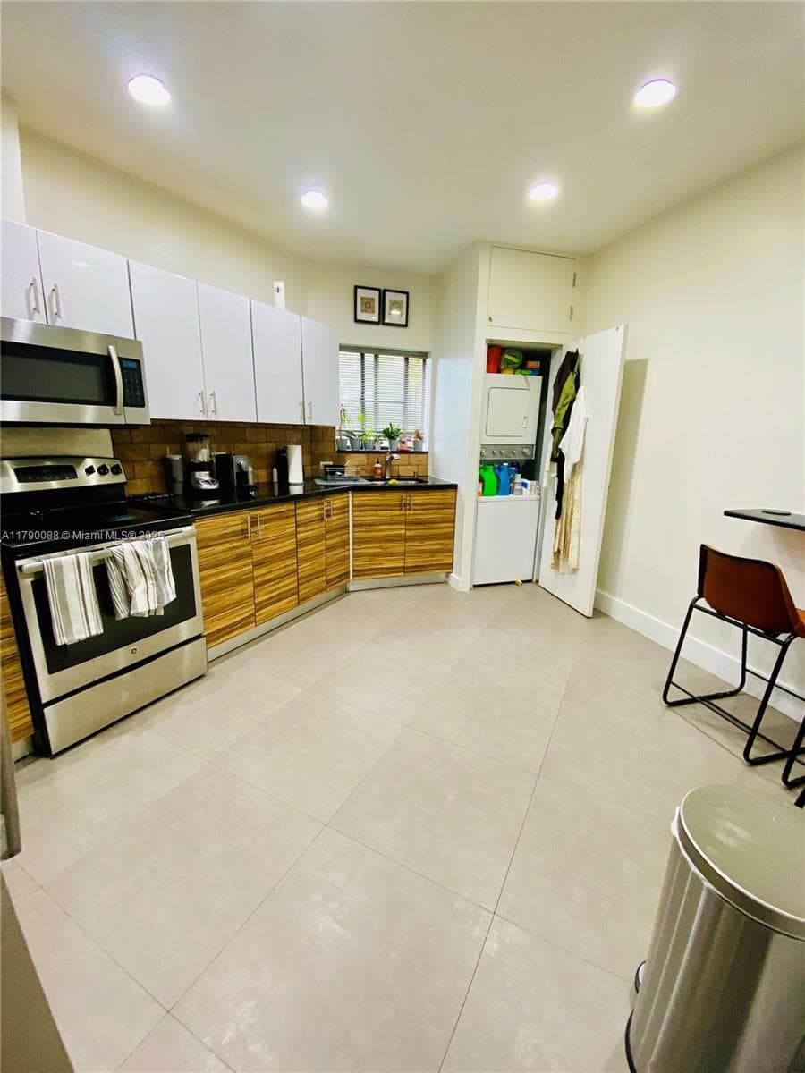 200 Azure Way, Miami Springs FL 33166 — 29