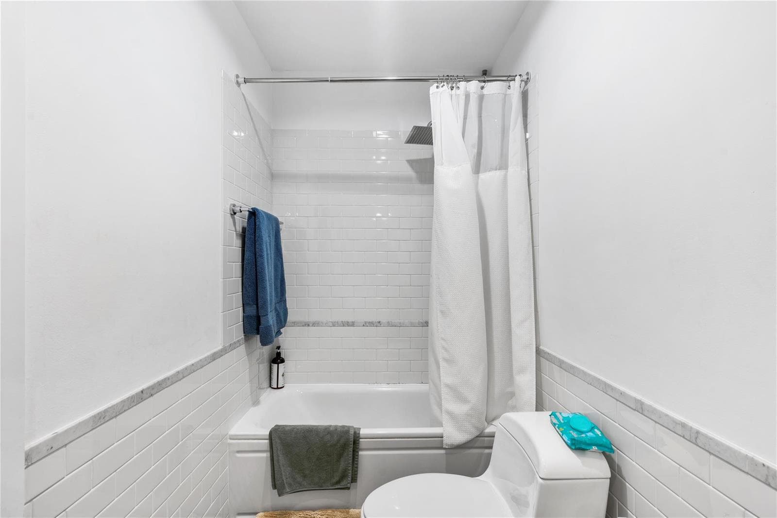6001 Laguna Path, Miami Beach FL 33141 — 52