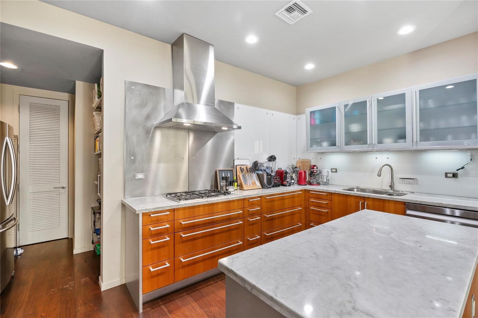 6001 Laguna Path, Miami Beach FL 33141 — 24