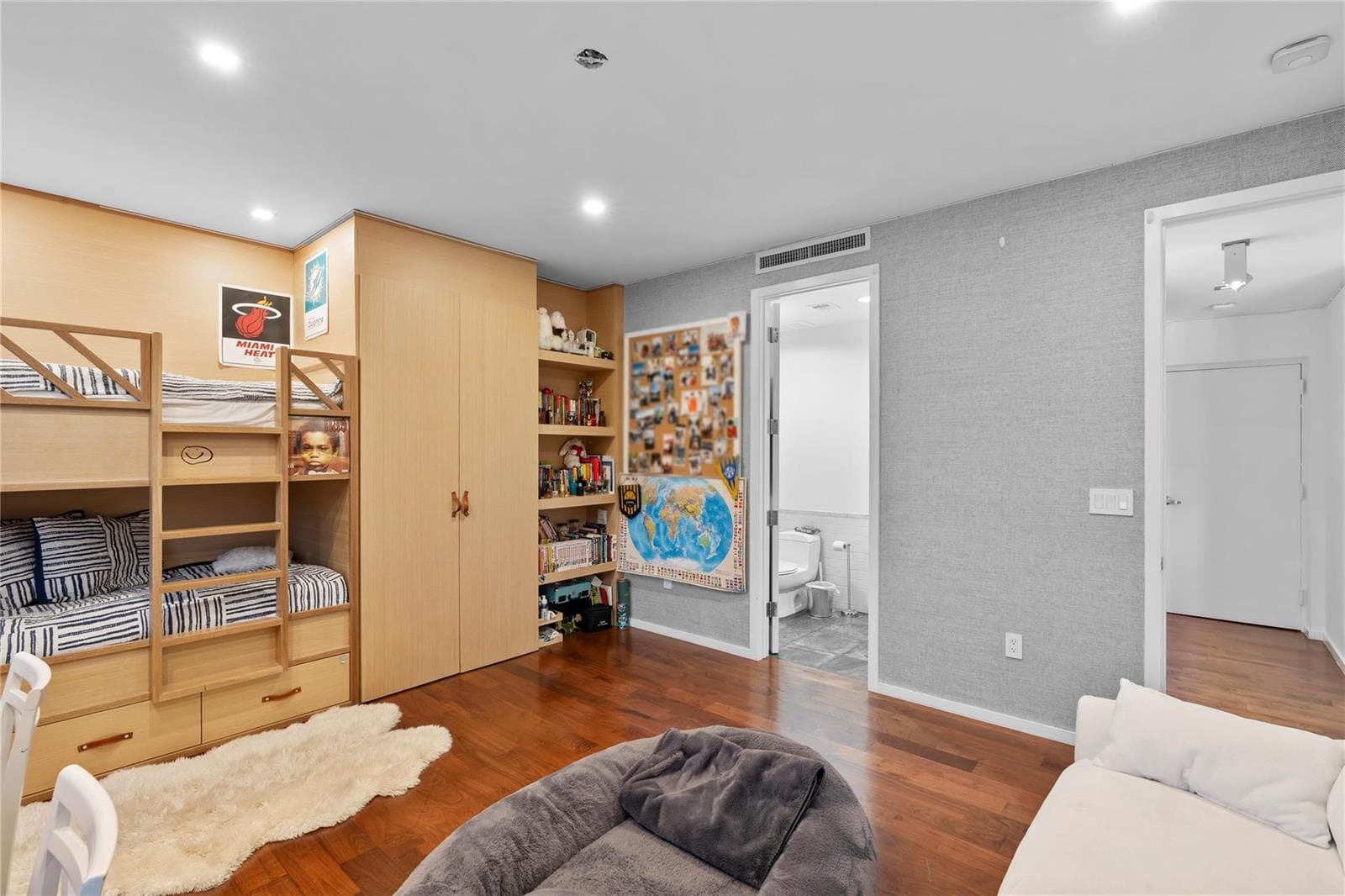 6001 Laguna Path, Miami Beach FL 33141 — 49