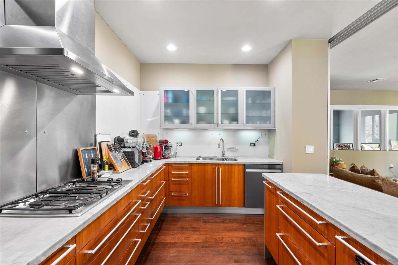 6001 Laguna Path, Miami Beach FL 33141 — 21