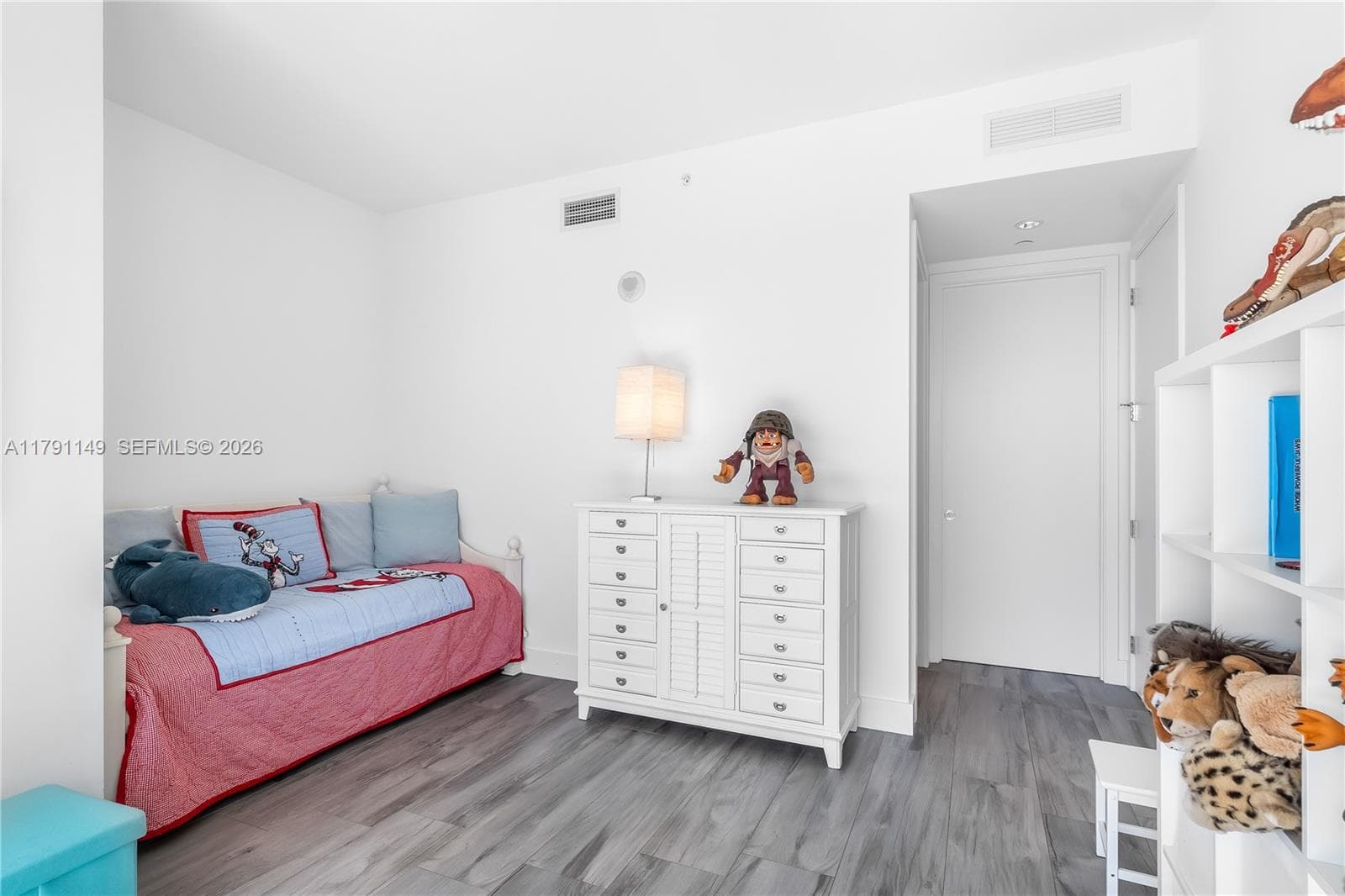 10201 Collins Ave # 605, Bal Harbour FL 33154 — 24