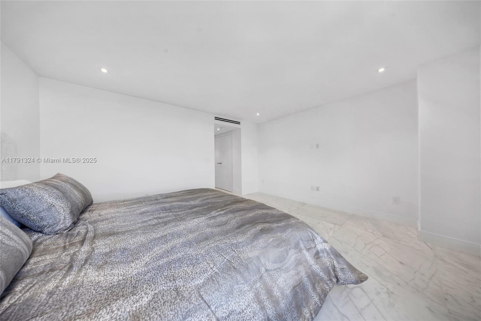 9801 Collins Ave # 17R, Bal Harbour FL 33154 — 23