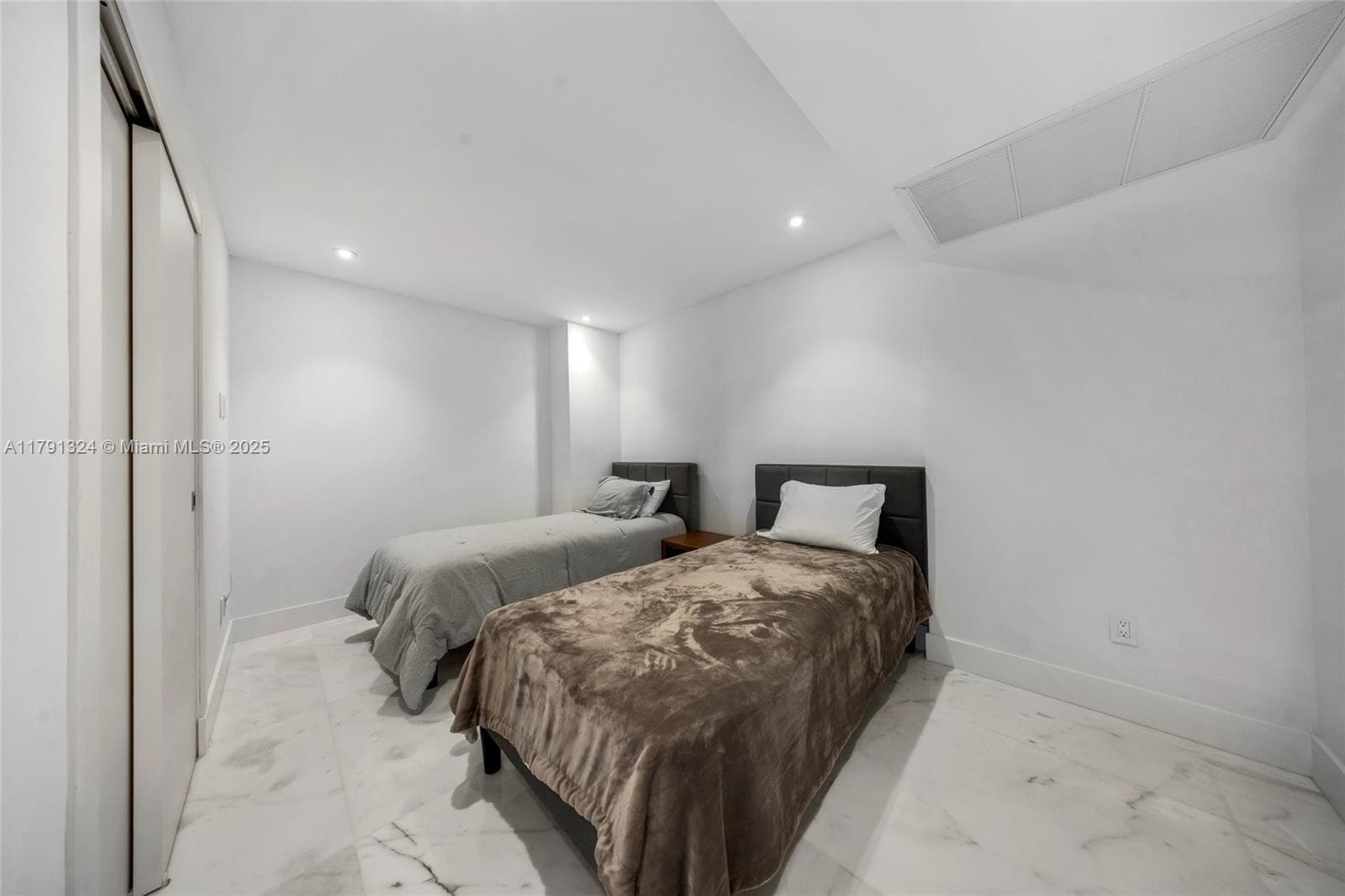 9801 Collins Ave # 17R, Bal Harbour FL 33154 — 17