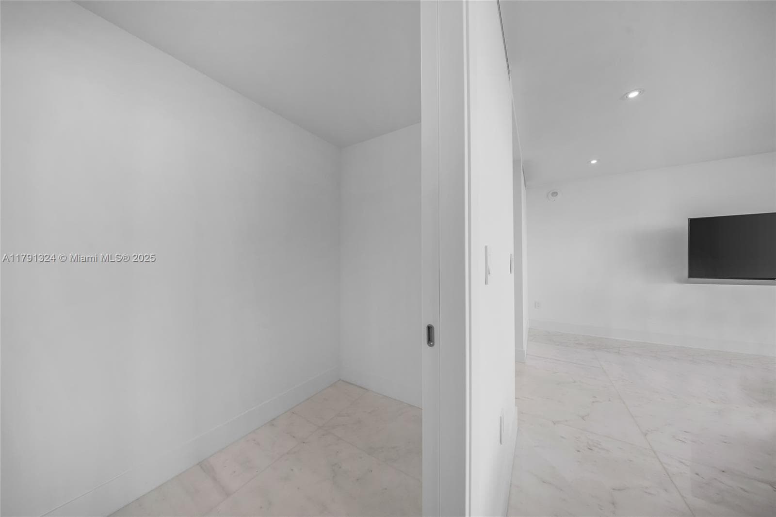 9801 Collins Ave # 17R, Bal Harbour FL 33154 — 33