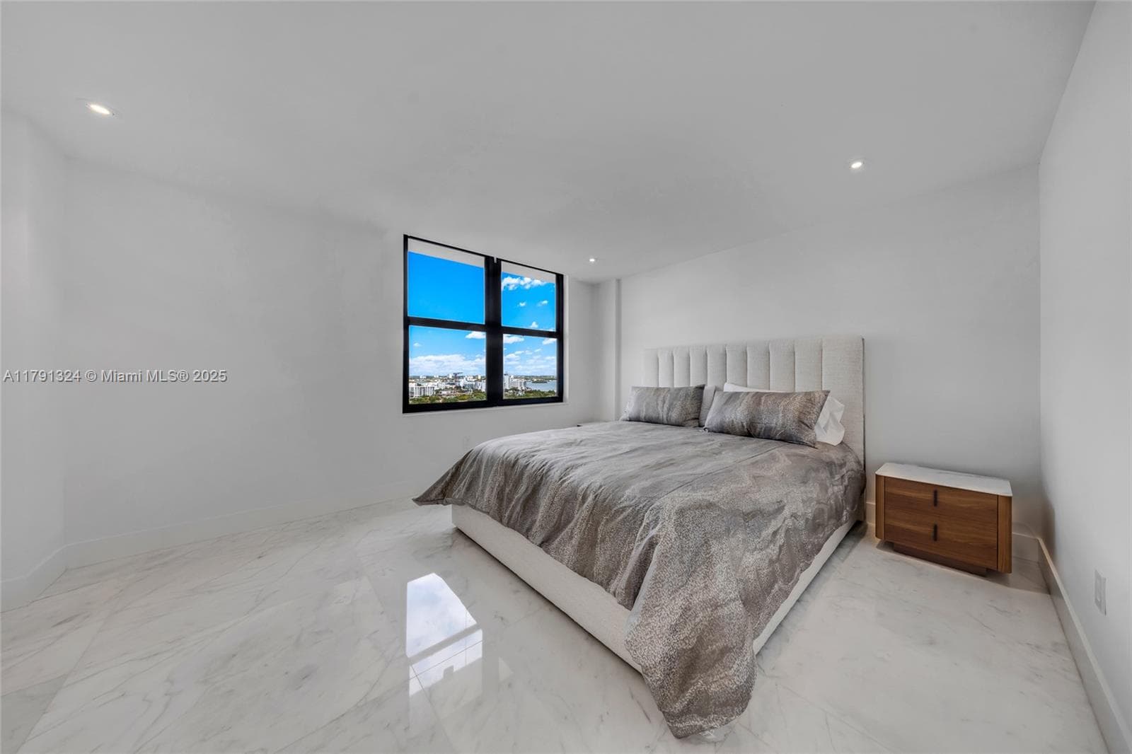 9801 Collins Ave # 17R, Bal Harbour FL 33154 — 21