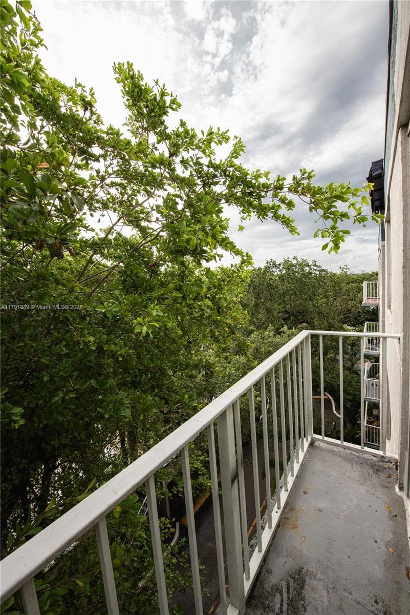 1720 NW N River Dr # 607, Miami FL 33125 — 33