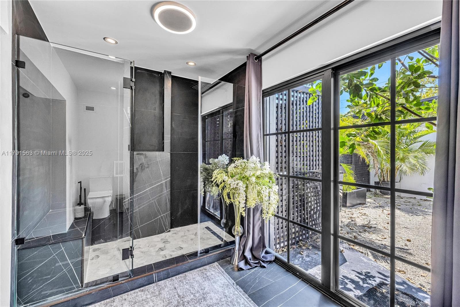 560 NW 116th Ter, Miami FL 33168 — 23