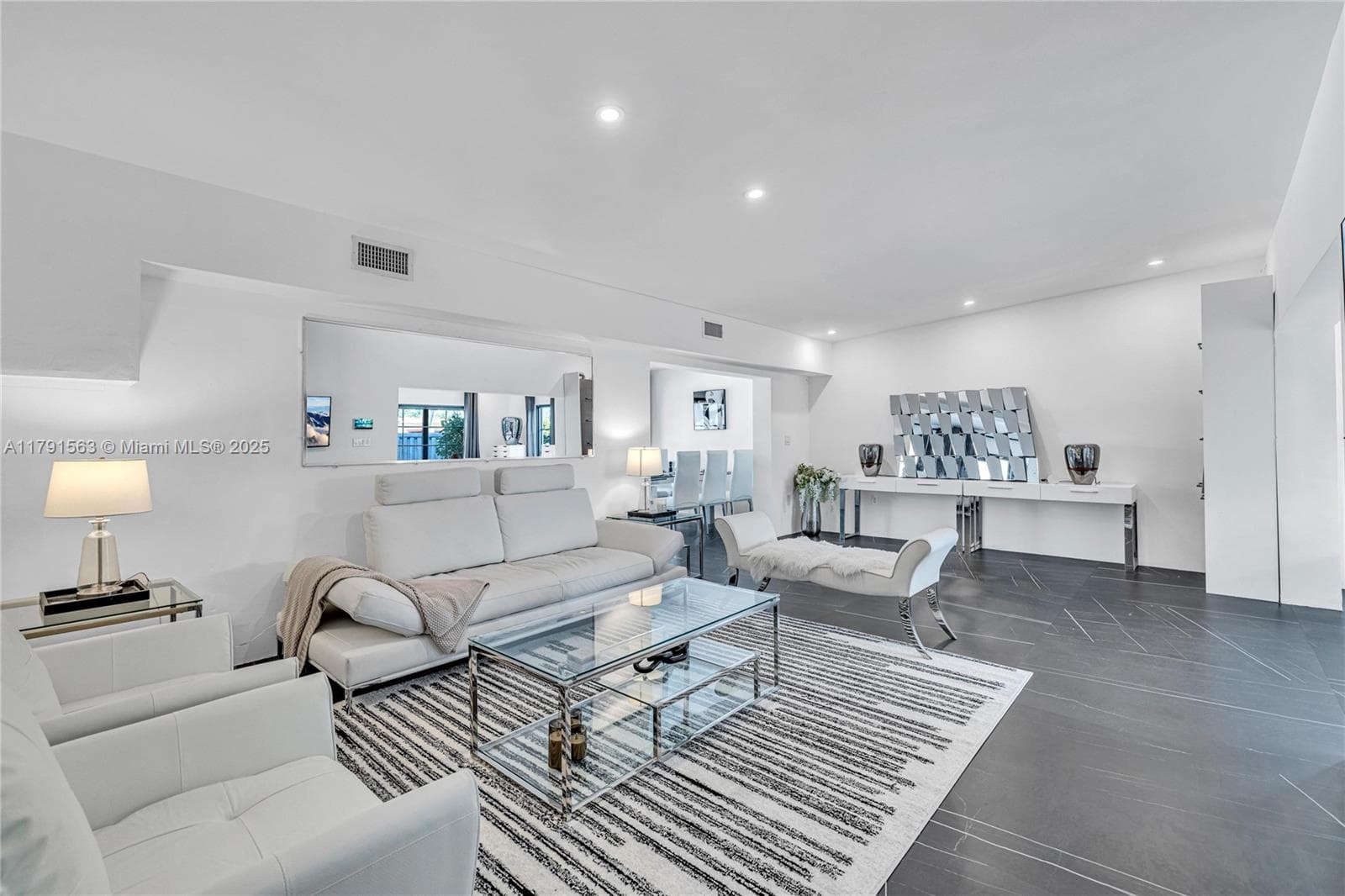 560 NW 116th Ter, Miami FL 33168 — 1