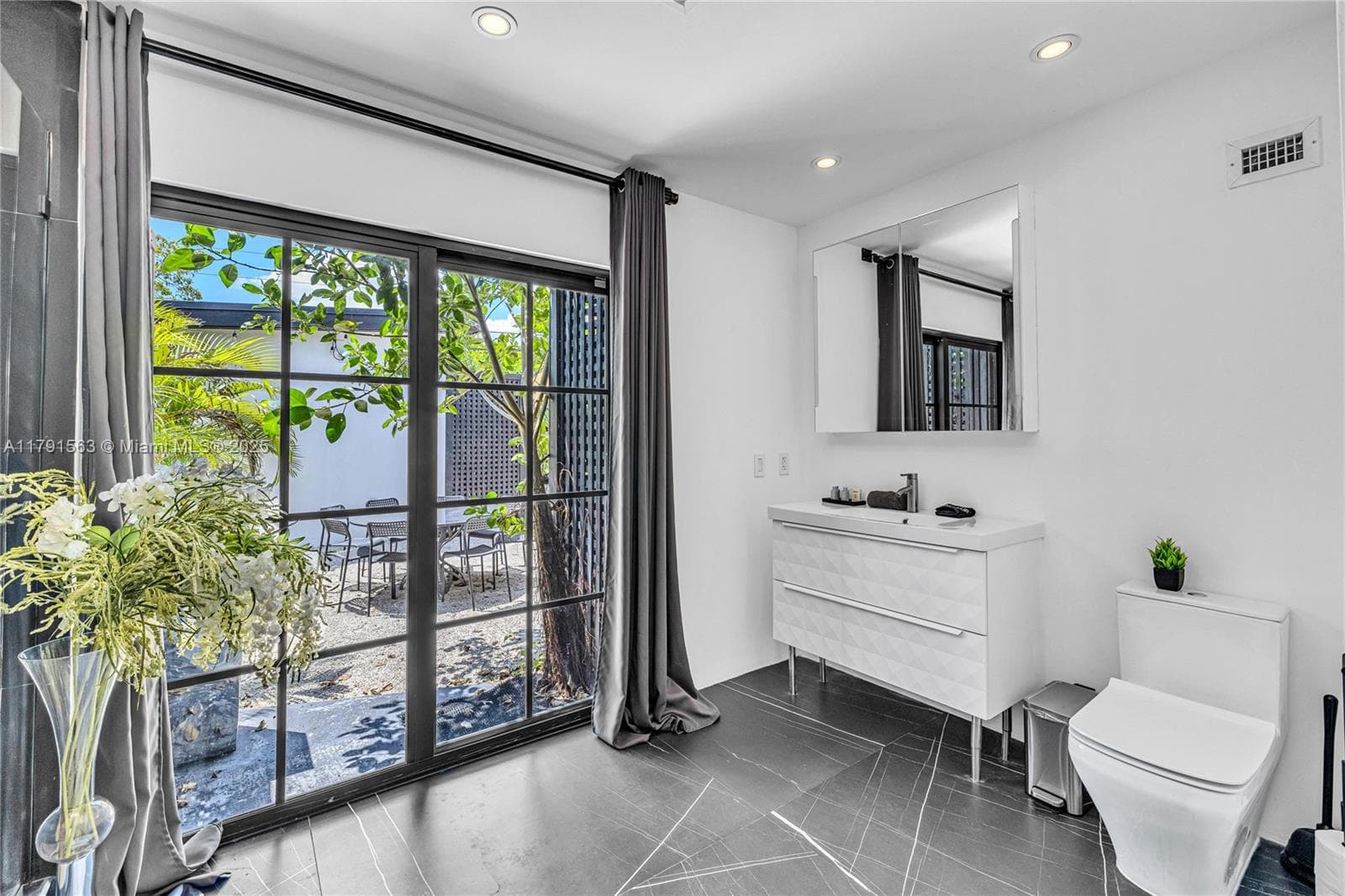 560 NW 116th Ter, Miami FL 33168 — 28