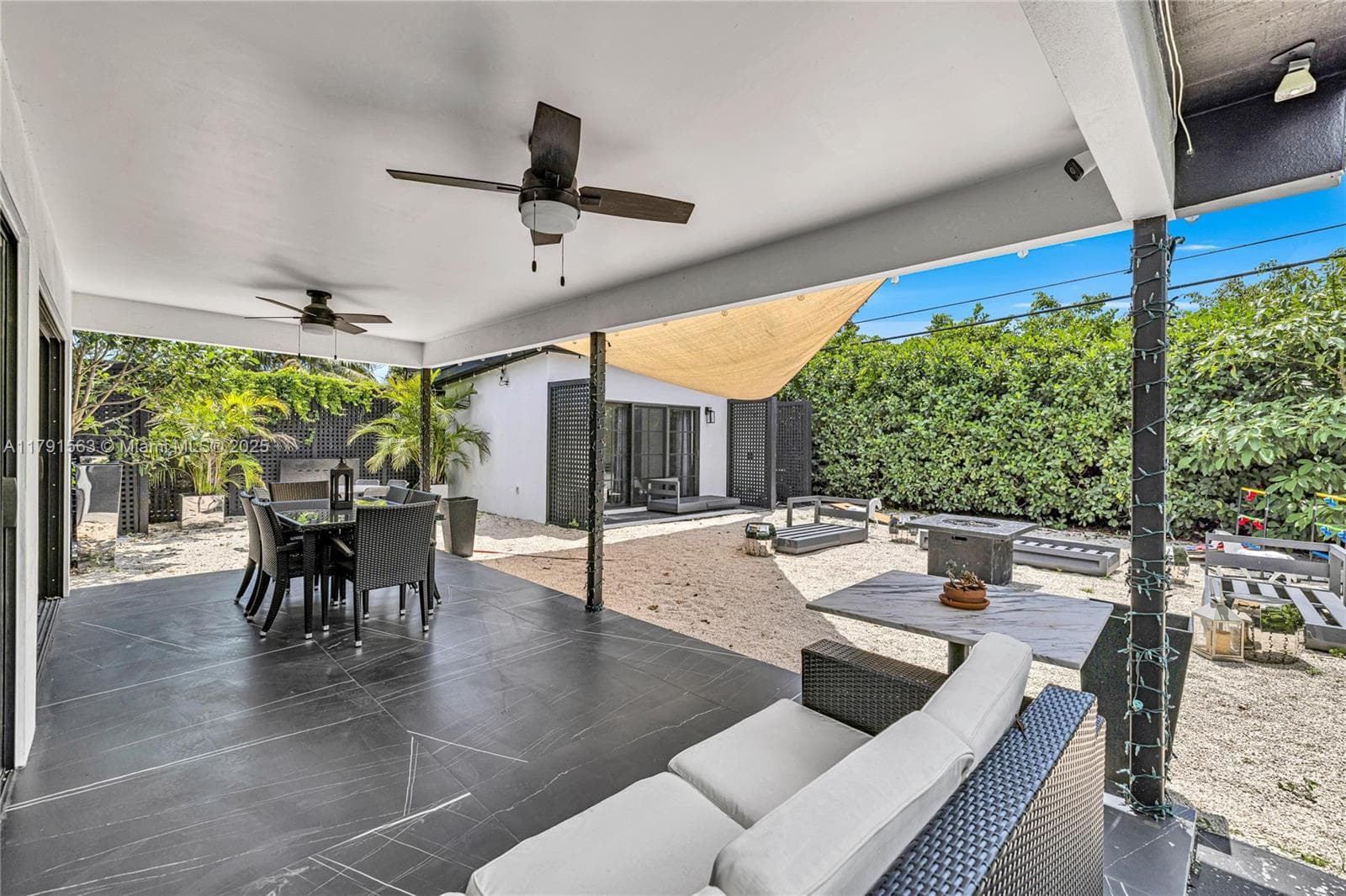 560 NW 116th Ter, Miami FL 33168 — 24