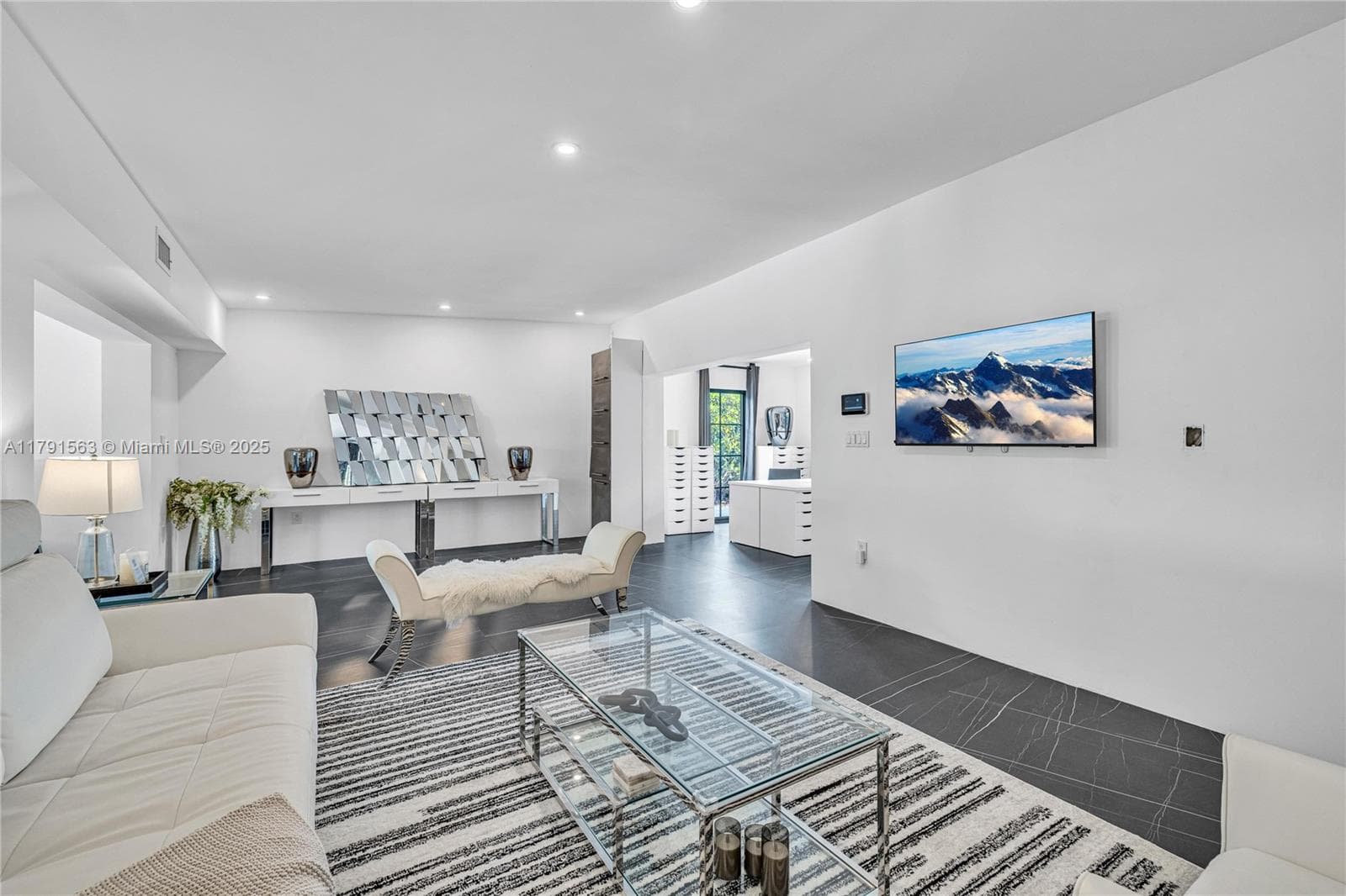 560 NW 116th Ter, Miami FL 33168 — 10