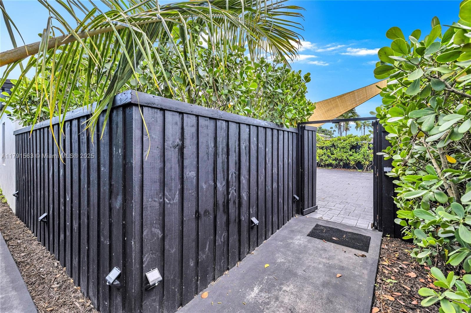 560 NW 116th Ter, Miami FL 33168 — 49