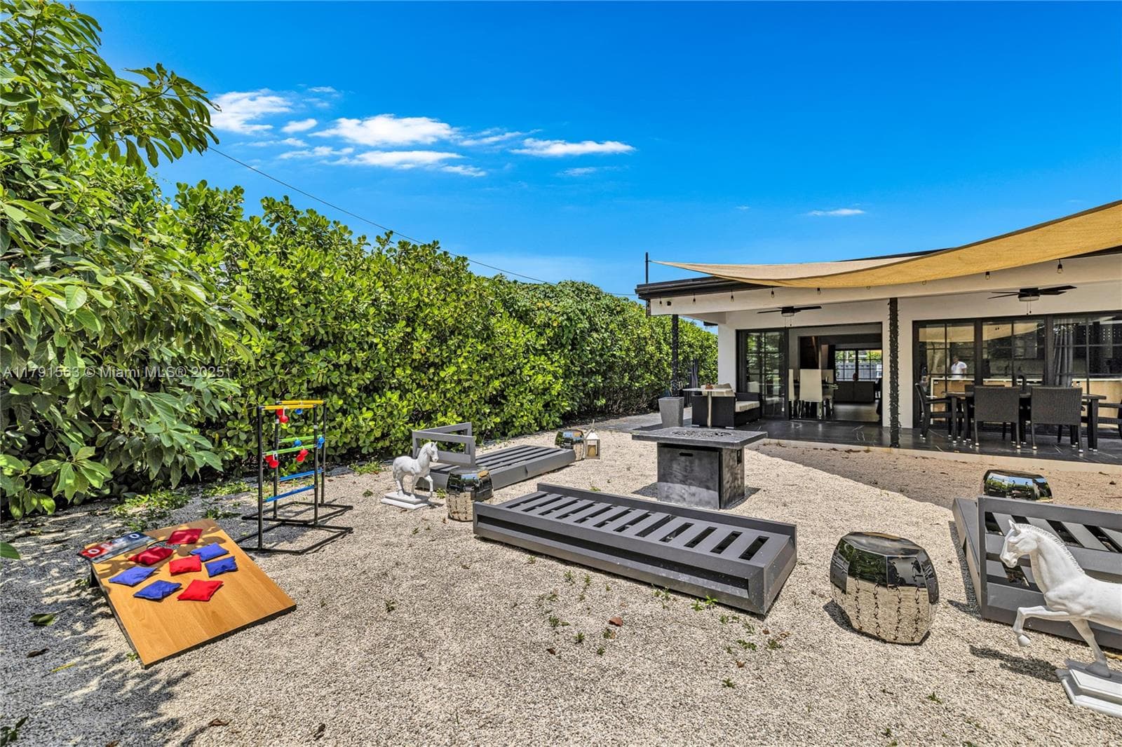 560 NW 116th Ter, Miami FL 33168 — 33