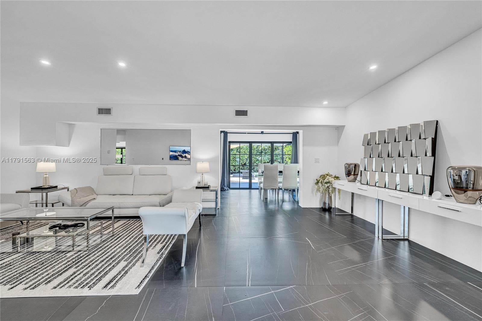 560 NW 116th Ter, Miami FL 33168 — 8