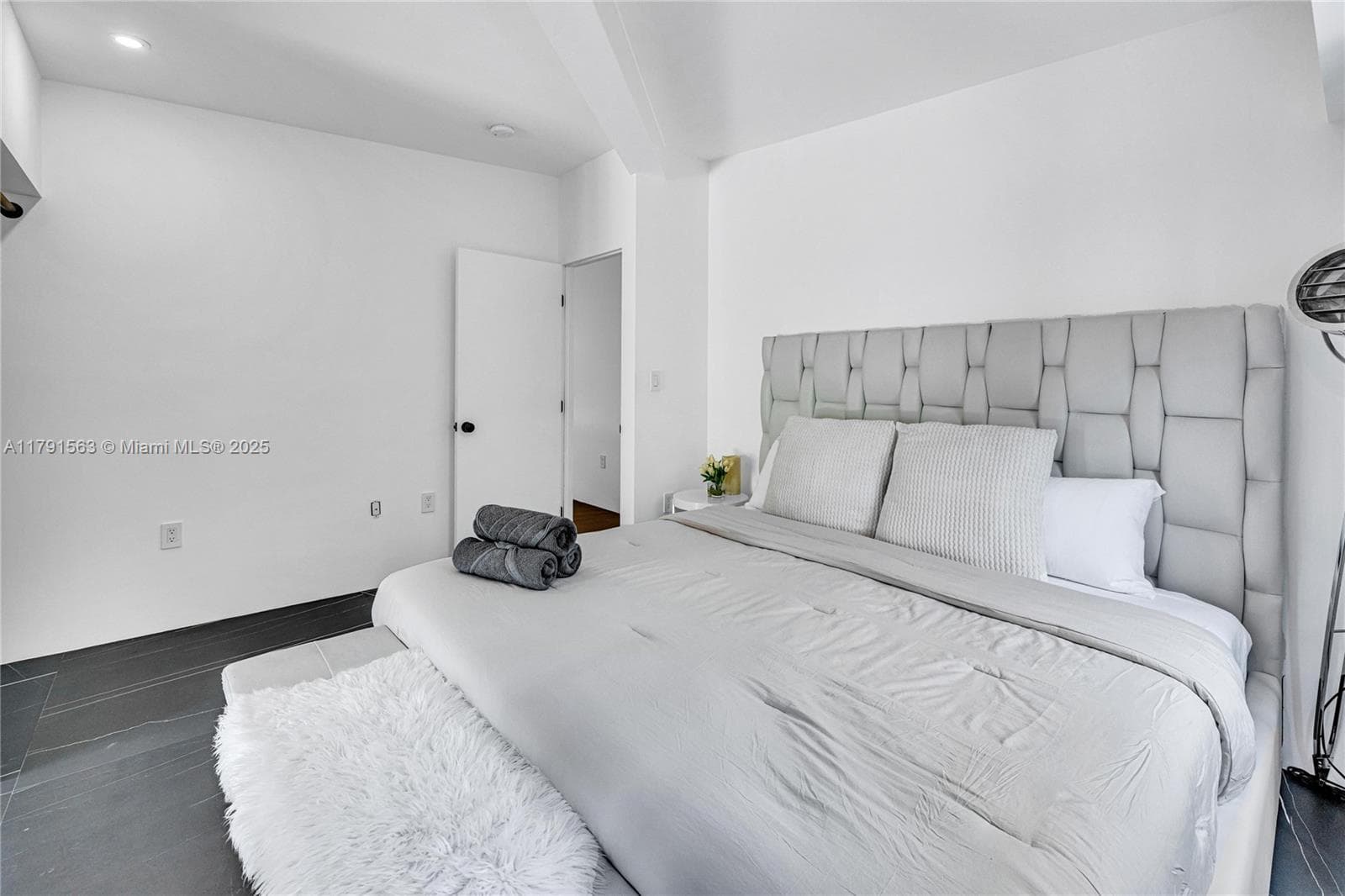 560 NW 116th Ter, Miami FL 33168 — 25