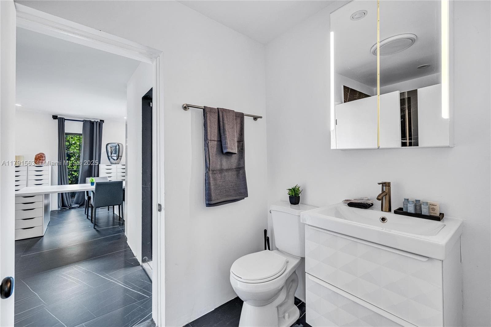 560 NW 116th Ter, Miami FL 33168 — 21