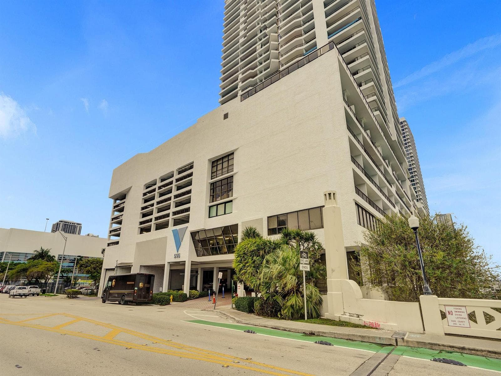 555 NE 15th Street, Miami FL 33132 — 33