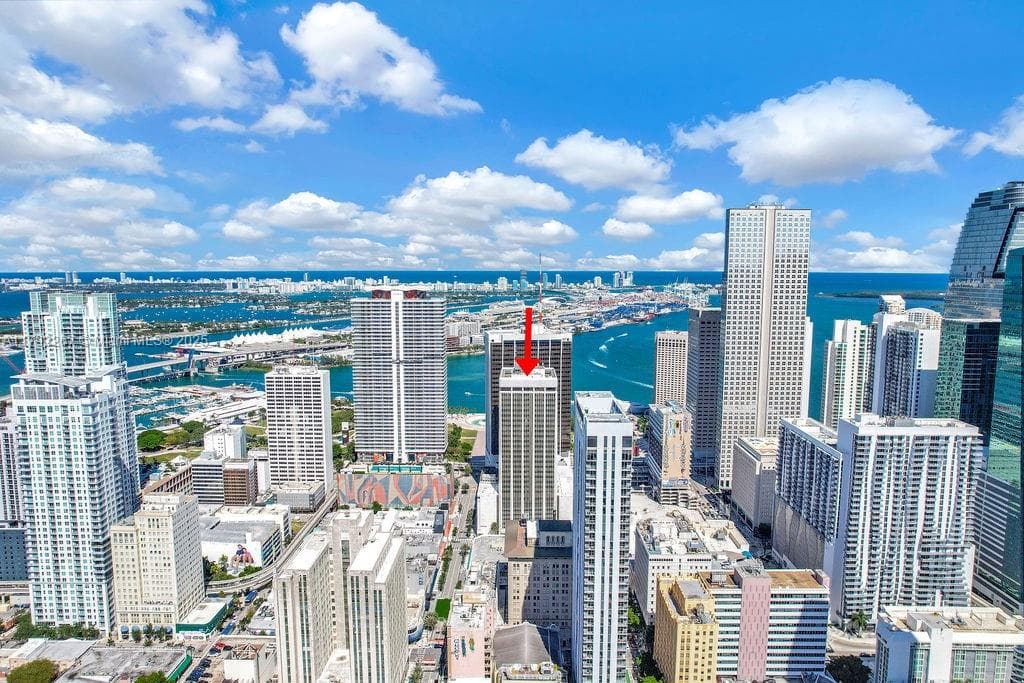 1 SE 3rd Ave, Miami FL 33131 — 4