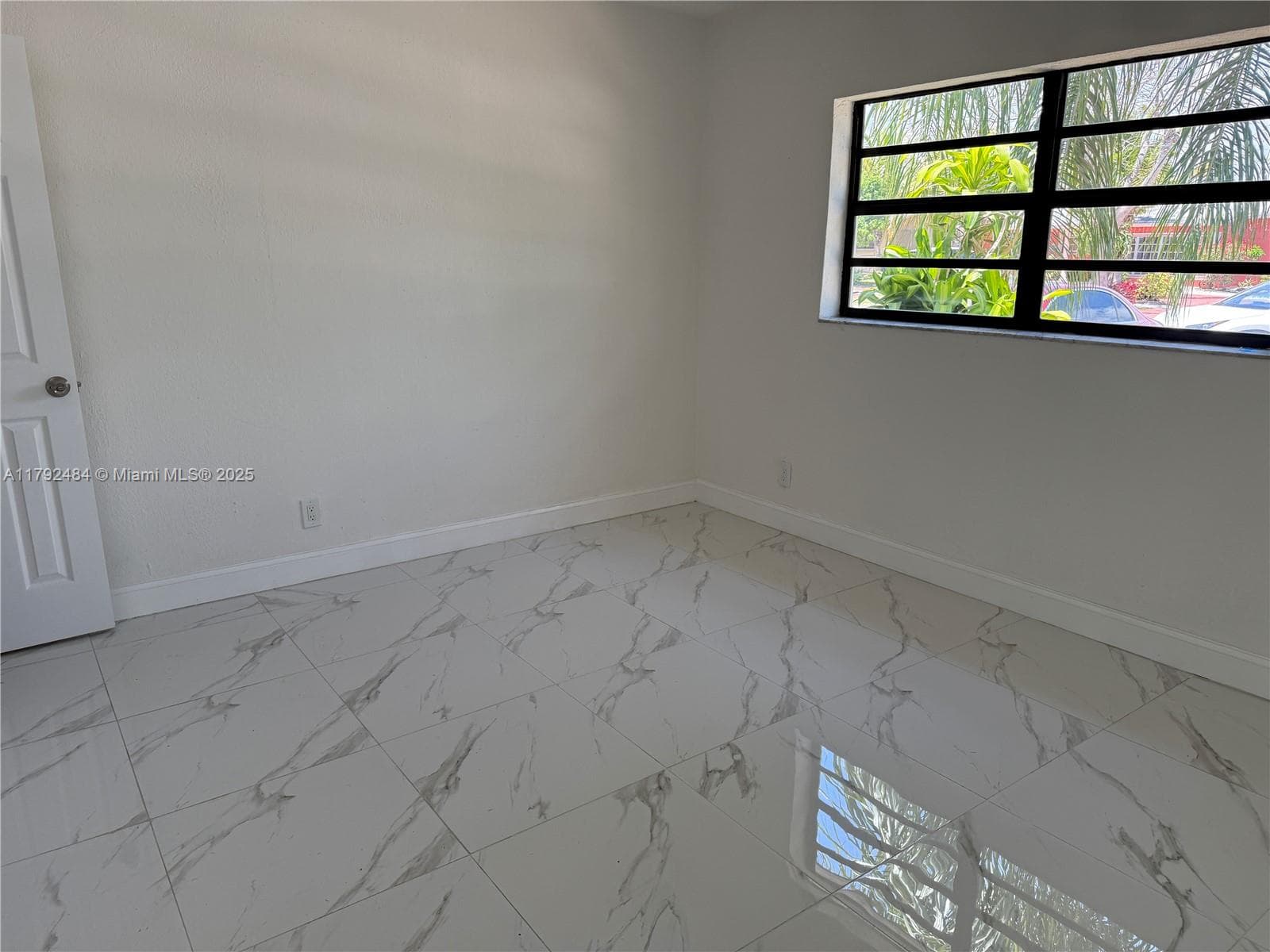 9340 Martinique Dr, Cutler Bay FL 33189 — 13