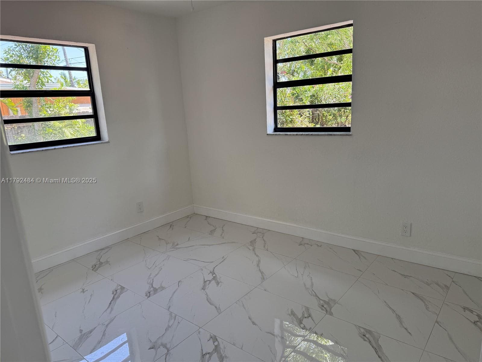 9340 Martinique Dr, Cutler Bay FL 33189 — 12
