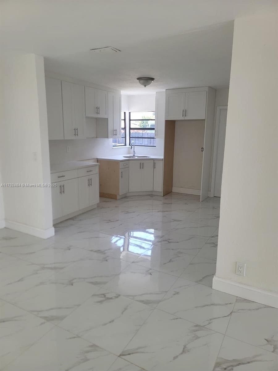 9340 Martinique Dr, Cutler Bay FL 33189 — 8