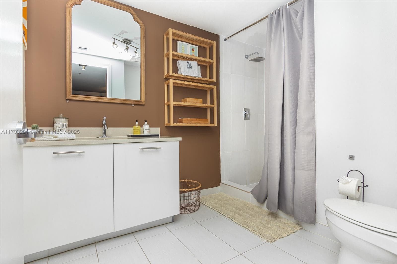 3250 NE 1st Ave # 608, Miami FL 33137 — 28