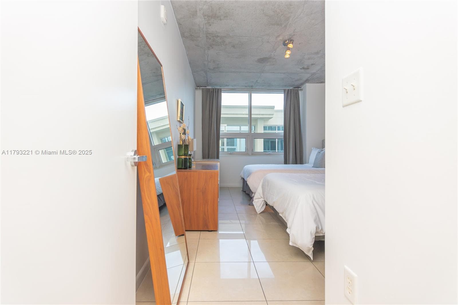 3250 NE 1st Ave # 608, Miami FL 33137 — 34