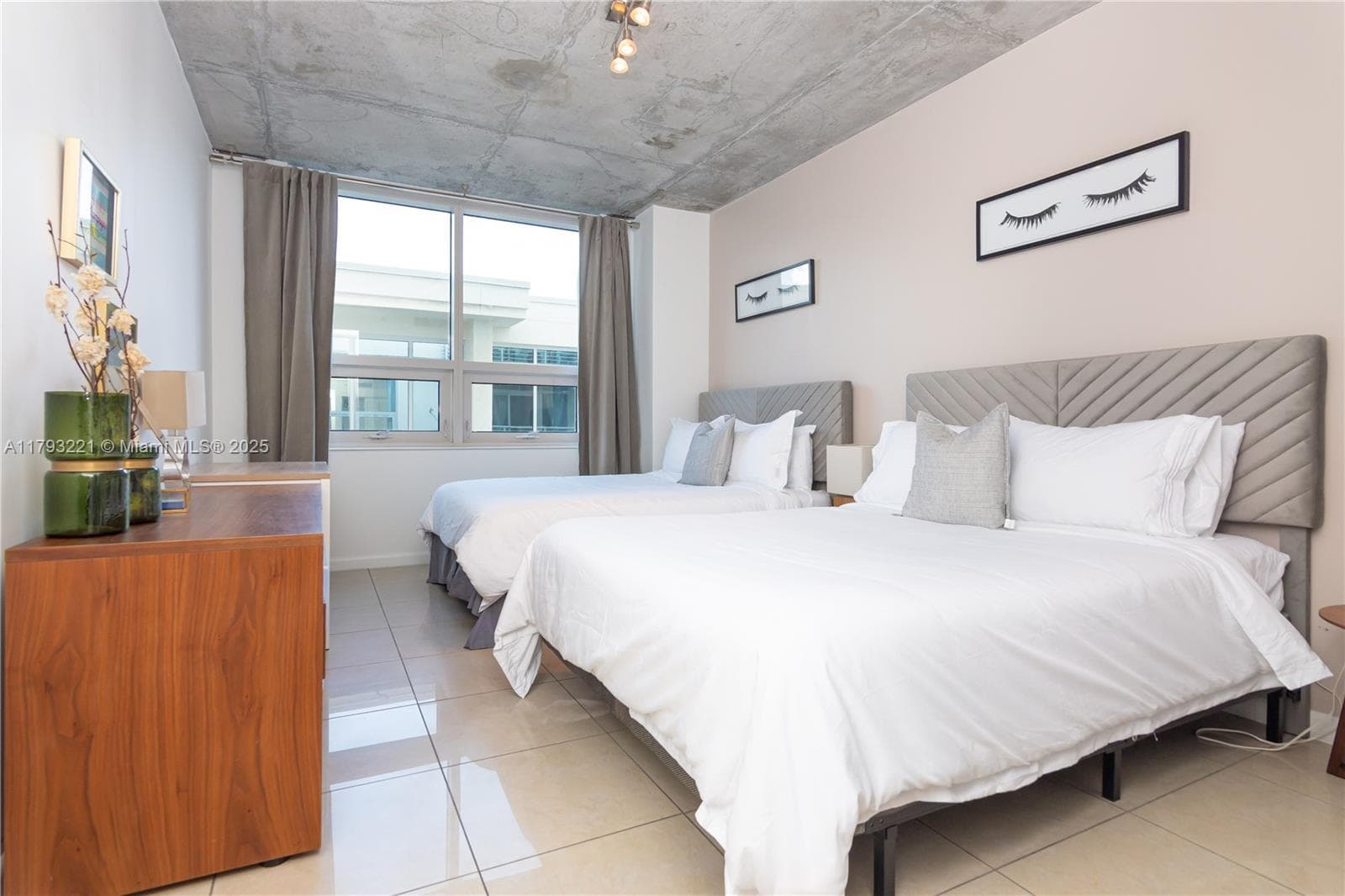 3250 NE 1st Ave # 608, Miami FL 33137 — 35