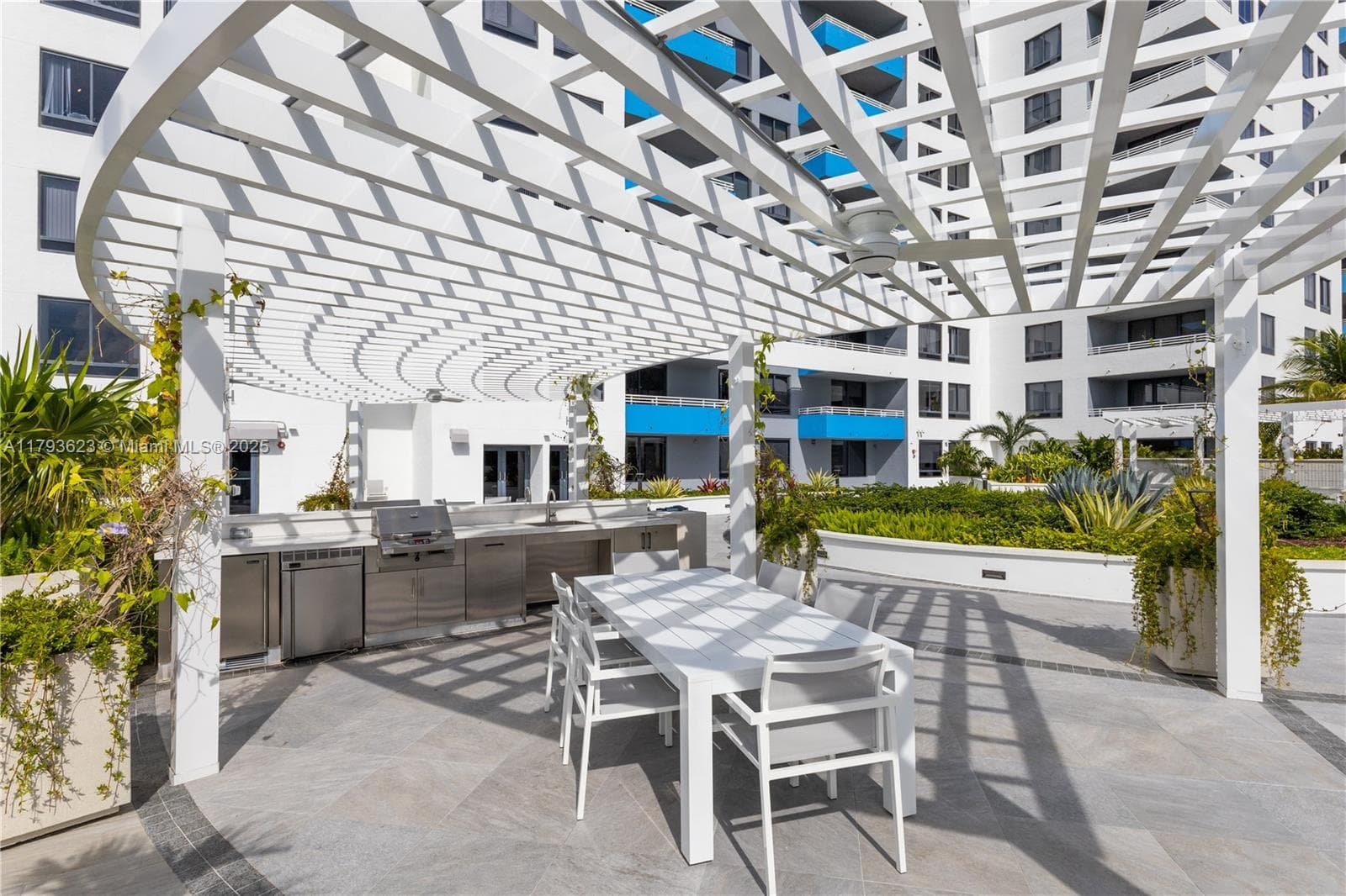 1330 West Ave # 1013, Miami Beach FL 33139 — 24