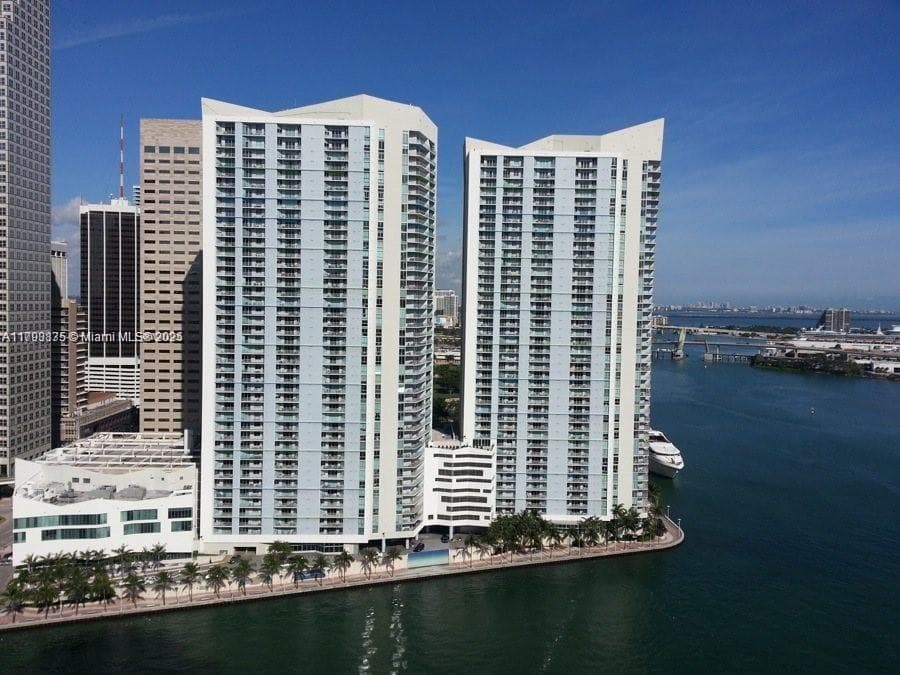 325 S Biscayne Blvd # 3822, Miami FL 33131 — 2