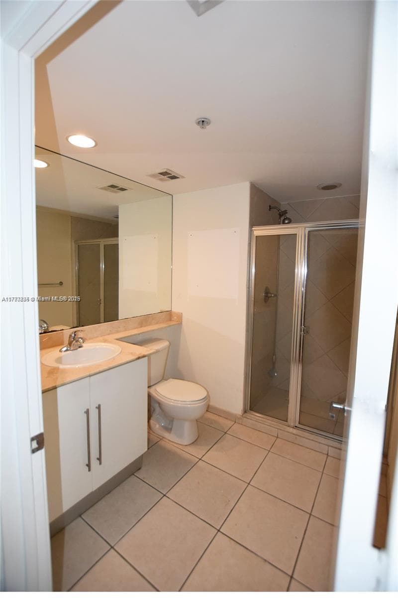 325 S Biscayne Blvd # 3822, Miami FL 33131 — 9
